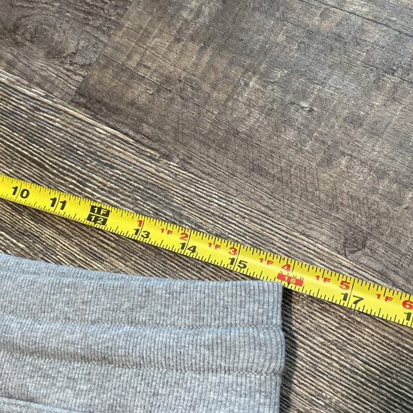 ❗️EASTER WKEND SALE❗️ Nike Gray Athletic Shorts with Swoosh Logo - Picture 5 of 7